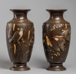 Парные вазы с изображением птиц