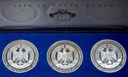 Набор из 3-х медалей "Деятели Германии" 1990 в п/у