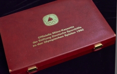 Набор из 45-ти монет "Олимпиада 1992" в п/у