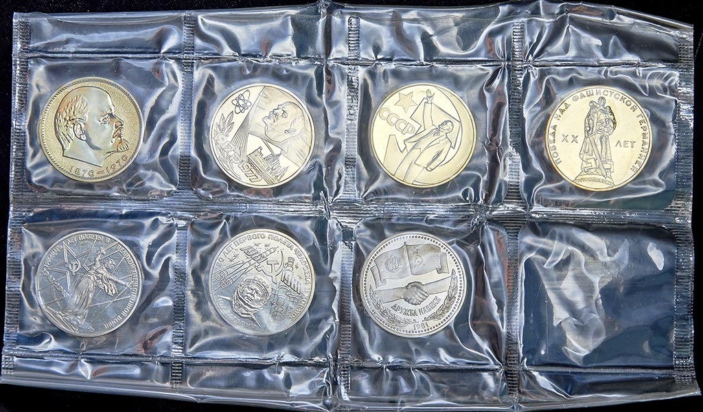 Набор из первых 7-и памятных рублей СССР в запайке + коробка