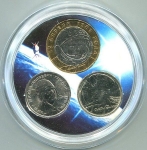 Набор: 2 монеты  1 жетон - "40-летие первого полета в космос" 2001 (в п/у)