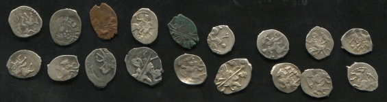 Набор из 18 проволочных монет