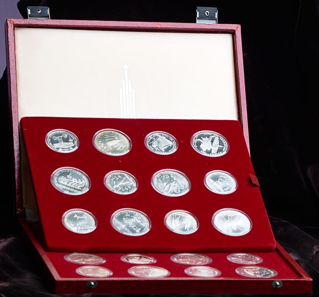 Комплект из 28-и серебряных монет "Олимпиада-80" (в п/у)