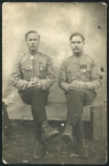 Почтовая карточка (2 сидящих солдата)